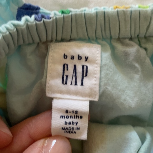 Baby Gap Romper NWOT size 6-12 mos - Picture 2 of 3